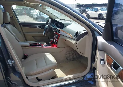 2013 Mercedes-Benz C 250 Sport из США, поврежденный, VIN WDDGF4HB8DR262768